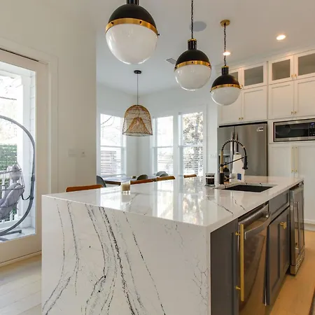 Doin' Grayt-Luxe Beach Cottage-Easy Beach Access, Pool, Bikes!